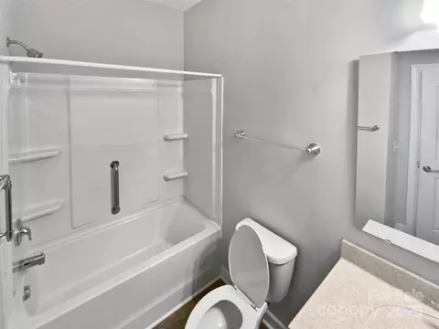 Bath - 22433 Gateway Dr, Lancaster, SC 29720 photo 2 of 2