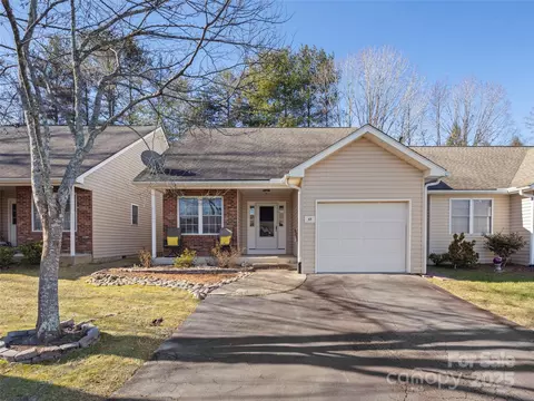 48 S Woodridge View Ct, Hendersonville, NC 28791