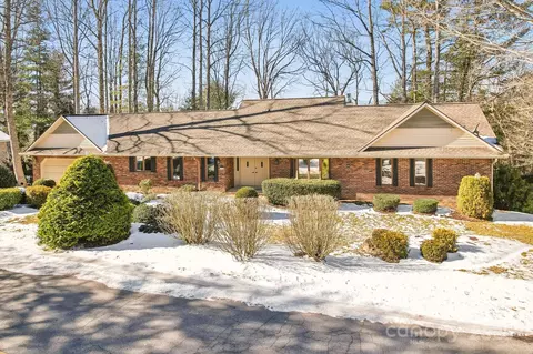 151 Kalmia Terrace Ct, Hendersonville, NC 28739