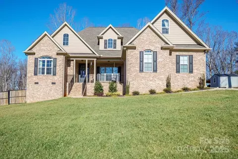 162 Ravencrest Dr, Statesville, NC 28625