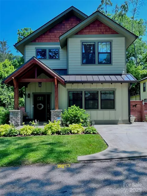 7 Acona Ln, Asheville, NC 28803