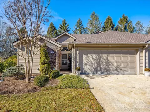 5 Tisha Ln, Hendersonville, NC 28739