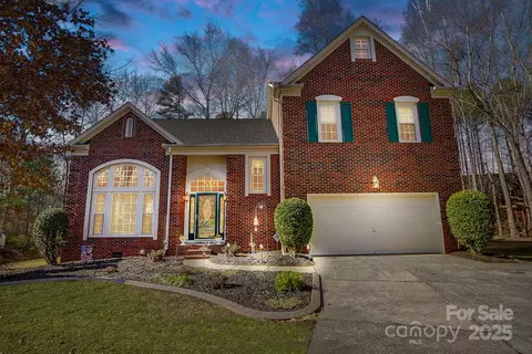 1000 Weeping Willow Ln, Matthews, NC 28105