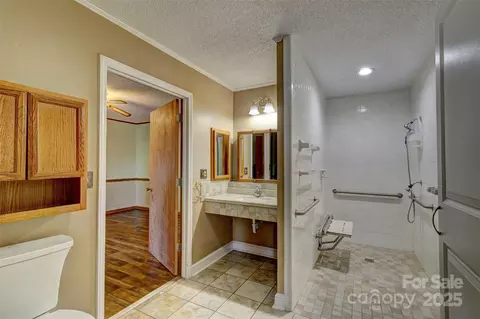 Bath - 211 Roy Eaker Rd, Cherryville, NC 28021 photo 2 of 3