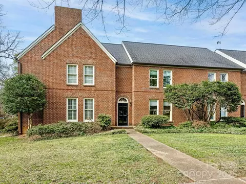 2031 Queens W Rd W, Charlotte, NC 28207