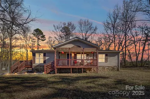 427 Twin Oaks Rd, Statesville, NC 28625