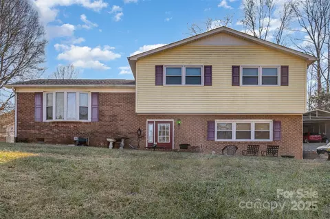 2465 Cedar Valley Dr, Conover, NC 28613