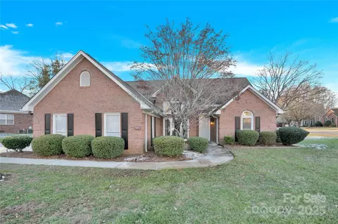 1011 Emerson Dr, Mooresville, NC 28115