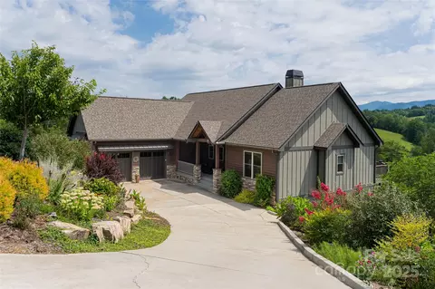 18 Gracie Ln, Weaverville, NC 28787