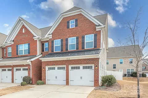 105 Clarendon E St #E, Mooresville, NC 28117