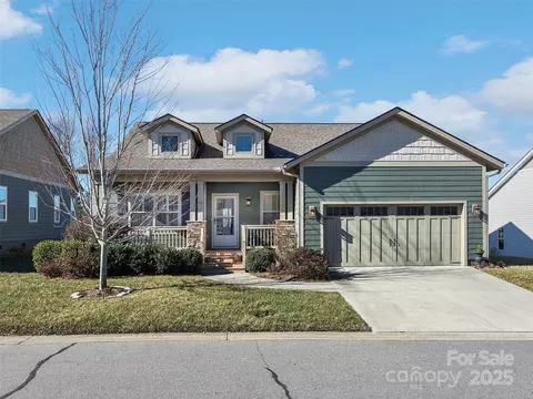 18 Loftin St, Weaverville, NC 28787