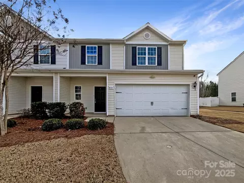 8131 Paw Club Dr, Charlotte, NC 28214