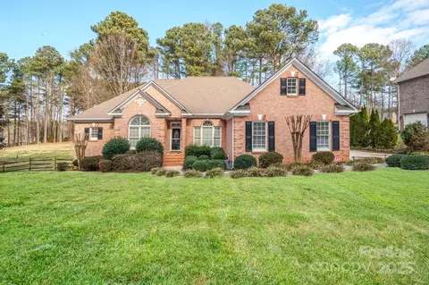 134 Shipyard Pointe Rd, Mooresville, NC 28117