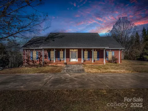 208 S Quail Ln, Forest City, NC 28043