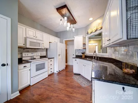1636 Winthrop Ln, Monroe, NC 28110 photo 3