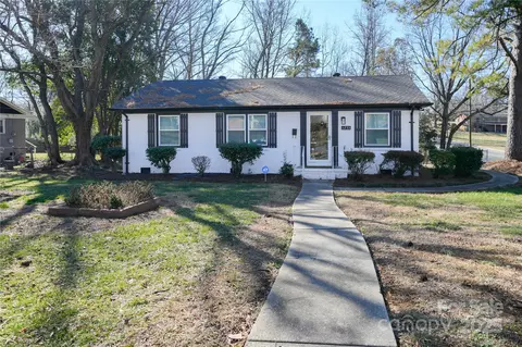 1233 Rollingwood Dr, Charlotte, NC 28217