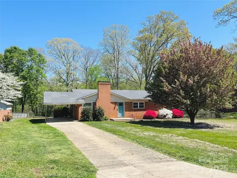 1160 NW 11th Street Cir, Hickory, NC 28601