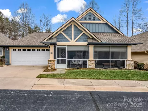 28 Gray Wolf Ln, Hendersonville, NC 28792