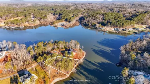 5759 Lake Pointe Dr, Granite Falls, NC 28630