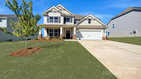 69 Silverthorne Ct, Hendersonville, NC 28792