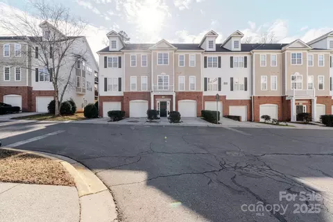 6864 Park Place Dr, Charlotte, NC 28262