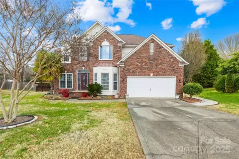 8201 Lynnewood Glen Dr, Charlotte, NC 28269