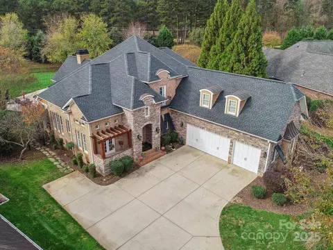 6639 Fox Ridge Cir, Davidson, NC 28036 photo 2