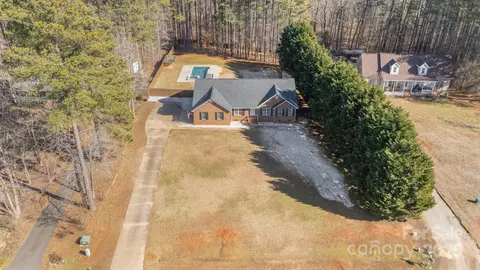 1709 Forest Ridge Dr, Stanley, NC 28164