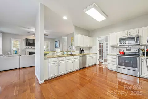 Kitchen - 300 Dorsett Downs Downs, Fort Mill, SC 29708 photo 2 of 2