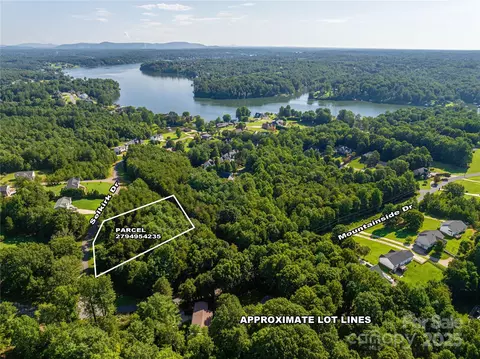 Selkirk Drive, Hickory, NC 28601