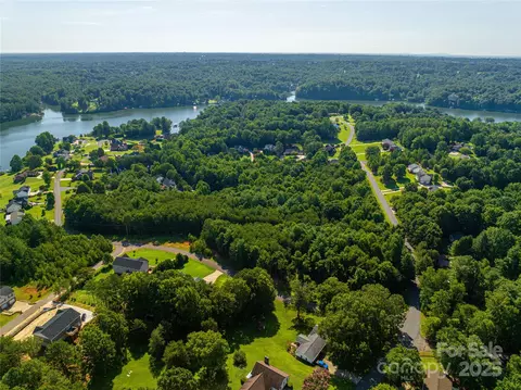 Selkirk Drive, Hickory, NC 28601