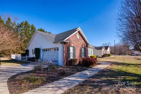 1920 2nd Nw Ave NW, Hickory, NC 28601