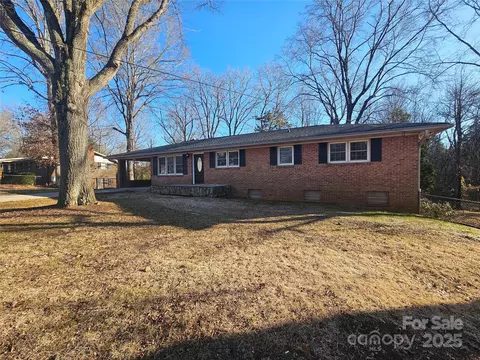 1103 Sunset Dr, Kannapolis, NC 28081