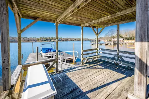 130 Sandy Shore Dr, Mooresville, NC 28117