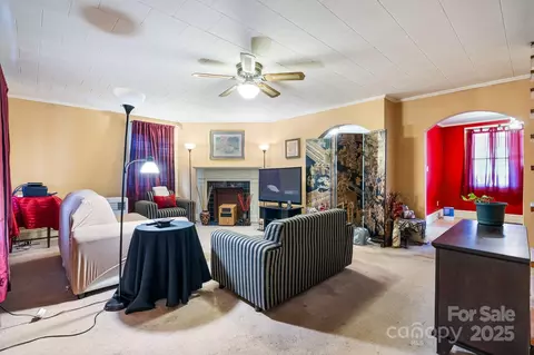 Living - 608 6th Sw St SW, Conover, NC 28613 photo 1 of 2