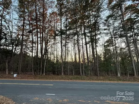 1105 Shoreline 39 40 Dr #39 & 40, New London, NC 28127