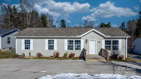 1483 Howard Gap Loop Rd, Flat Rock, NC 28731