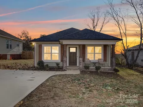 64 Willow St, Badin, NC 28009