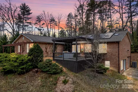 221 Edge Rd, Penrose, NC 28766