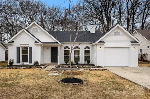 9004 English Saddle Ln, Charlotte, NC 28273