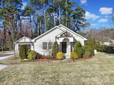 709 Grass Dr, Charlotte, NC 28216