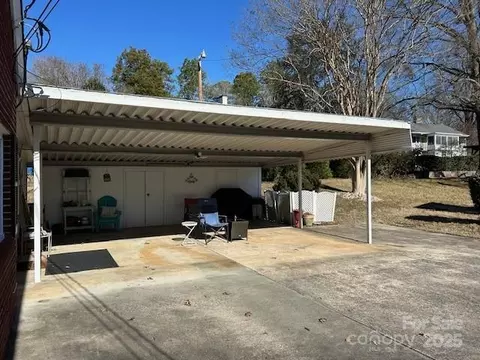 Exterior - 916 Maple Ave, Salisbury, NC 28144 photo 3 of 3