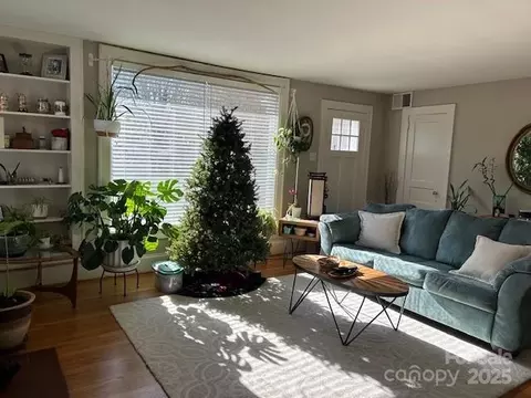 Living - 916 Maple Ave, Salisbury, NC 28144 photo 1 of 3