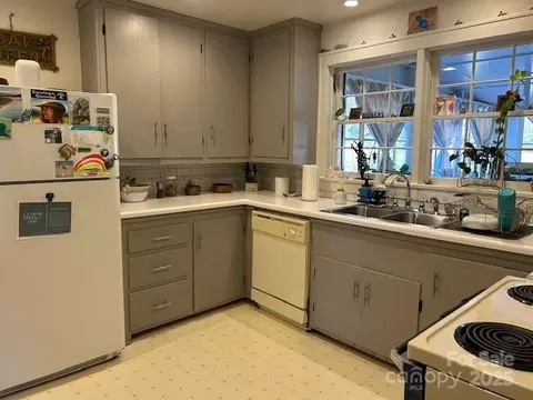 Kitchen - 916 Maple Ave, Salisbury, NC 28144 photo 2 of 3