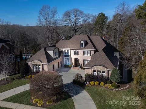 2002 Streamview Ct, Waxhaw, NC 28173