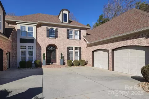 2002 Streamview Ct, Waxhaw, NC 28173 photo 2