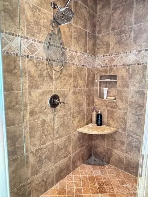 Bath - 270 Bent Tree Dr, Stanley, NC 28164 photo 3 of 5
