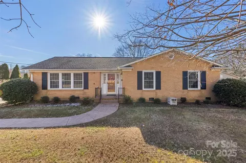 1645 Nottingham Dr, Gastonia, NC 28054