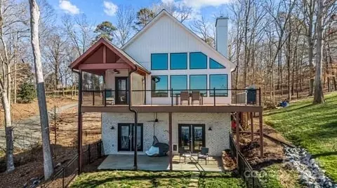 121 Periwinkle Ln, Lexington, NC 27292