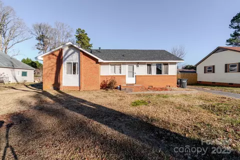 10006 Feldbank Dr, Charlotte, NC 28216